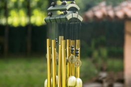 Veja como posicionar e utilizar os Sinos dos Ventos para harmonizar seus ambientes e sua vida