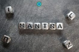 8 benefícios do encantamento do mantra “AUM”