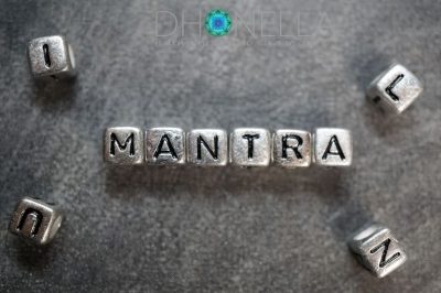 8 benefícios do encantamento do mantra “AUM”