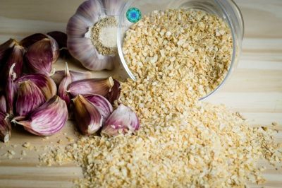 Coloque alho debaixo do travesseiro, à noite, na hora de dormir, e você verá o que acontece