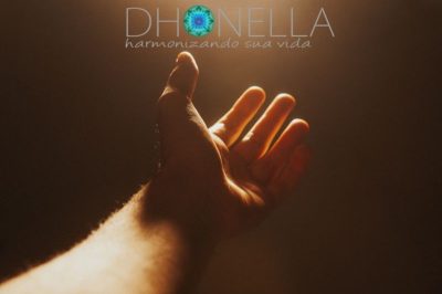 Como recarregar sua energia espiritual usando suas mãos